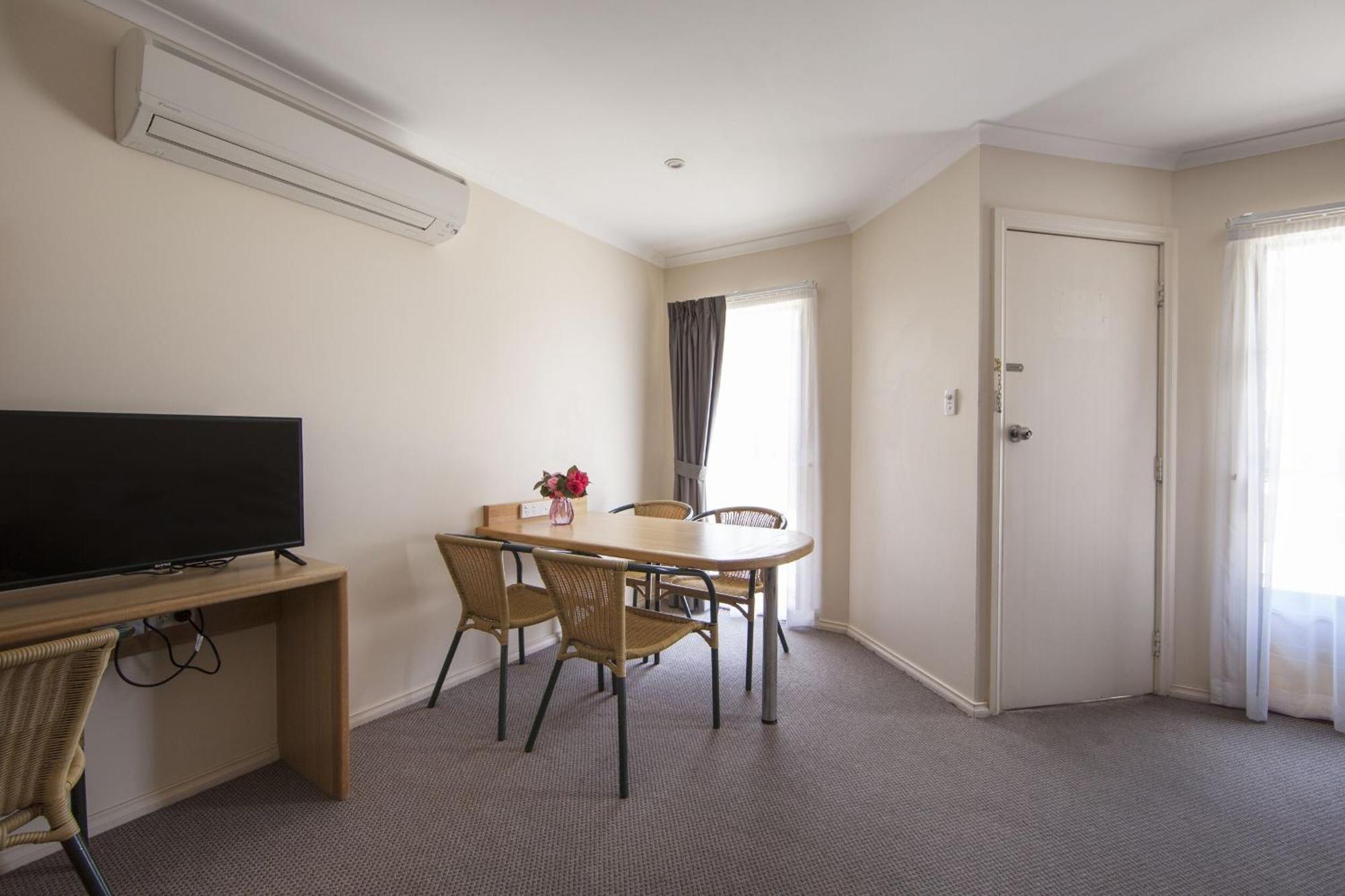 Redhill Cooma Motor Inn Exterior photo