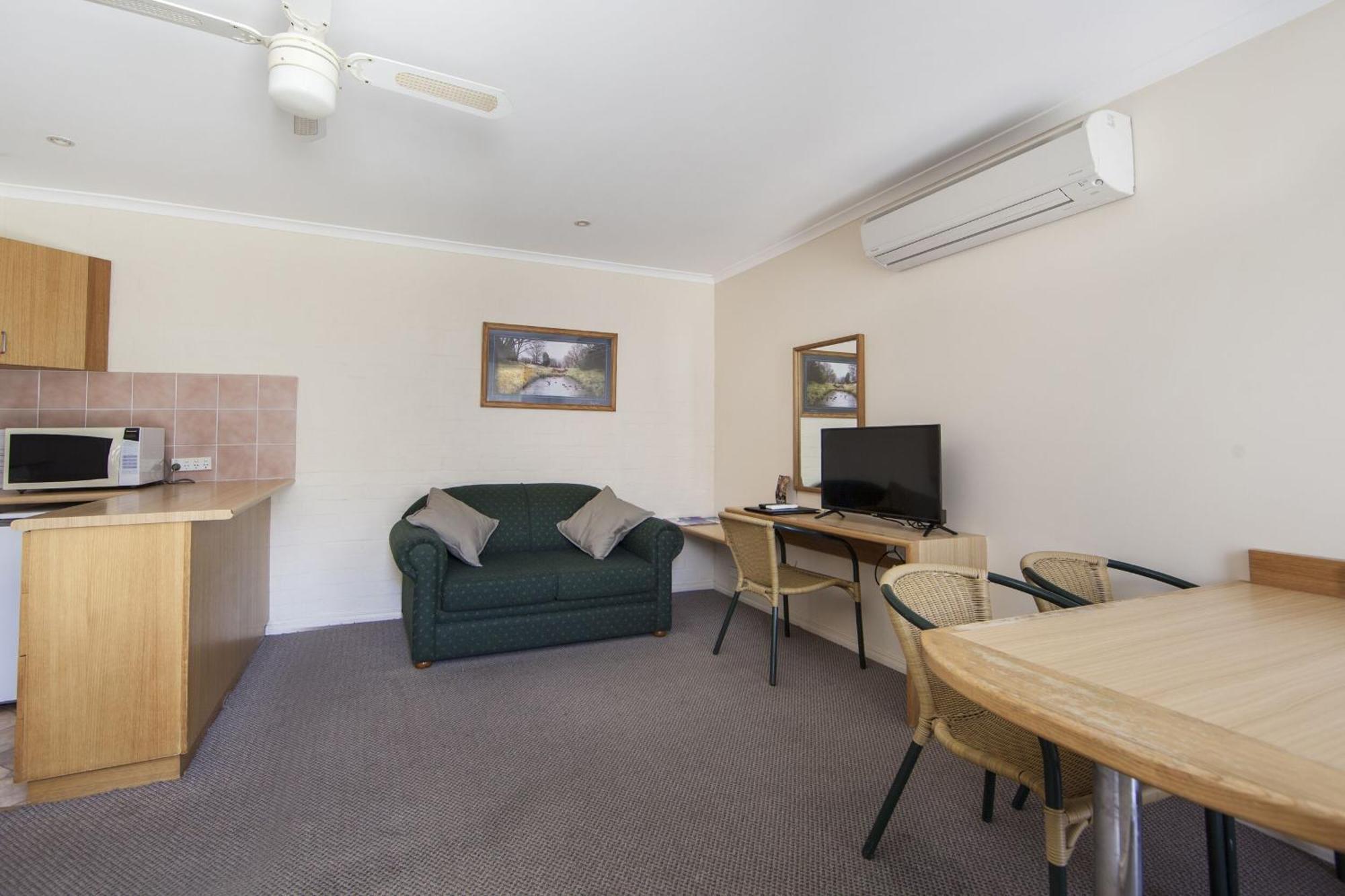 Redhill Cooma Motor Inn Exterior photo