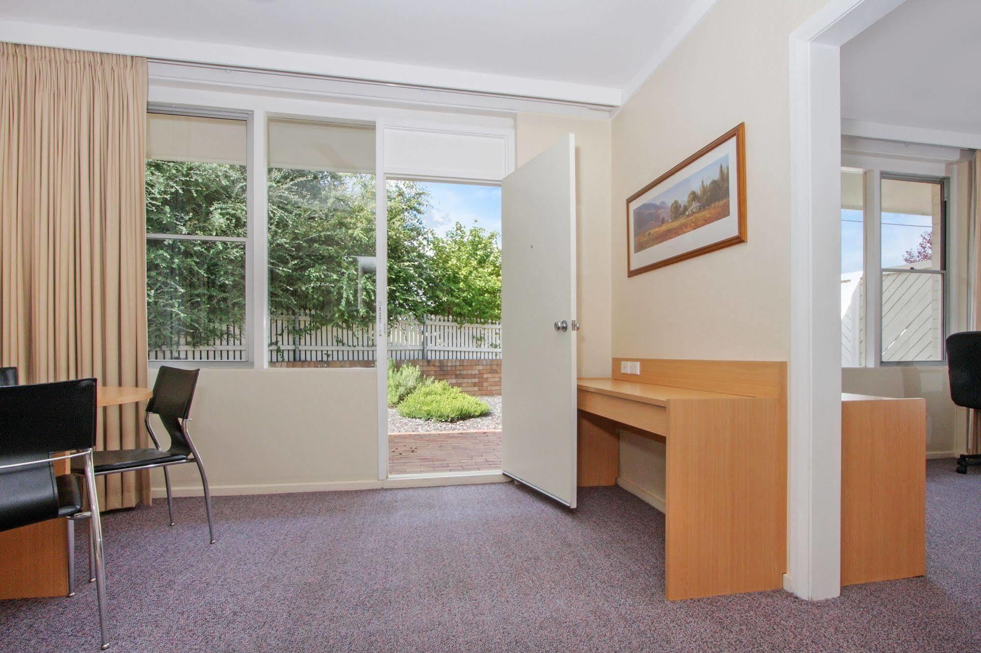 Redhill Cooma Motor Inn Exterior photo